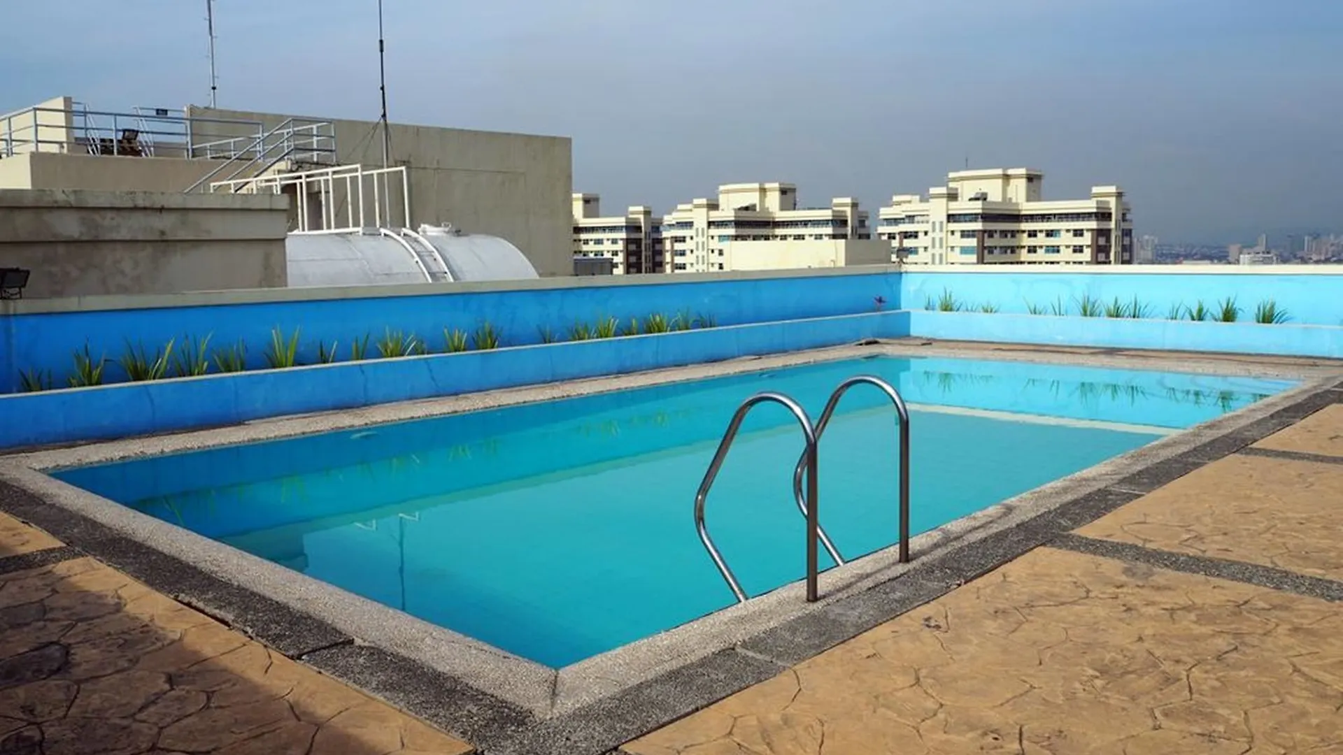 Suites De Marina Manila With Netflix 0*,